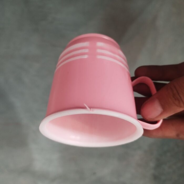 لیوان اب پلاستیکی